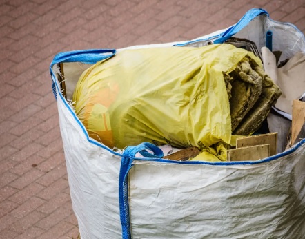 Jakie ryzyko wiąże się z wielokrotnym użyciem worków kontenerowych?